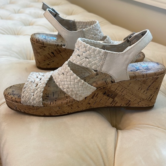 Size 4 - Youth Wedge Sandals - Picture 5 of 9